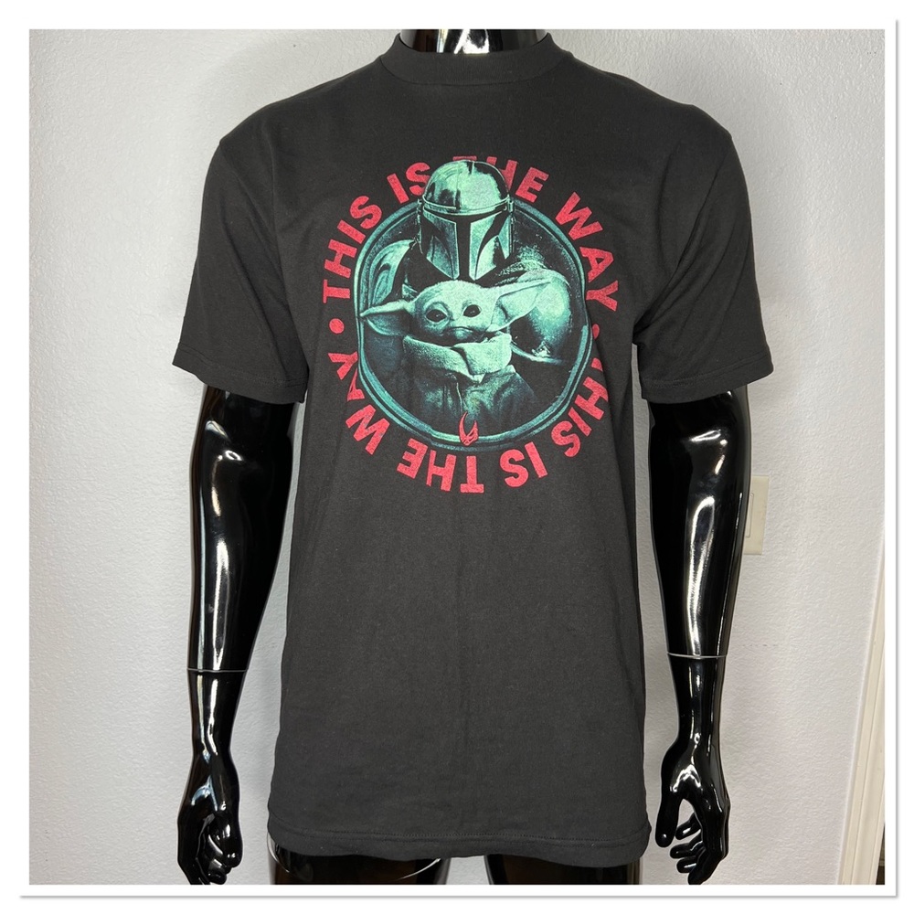 Star Wars The Mandalorean Mens T-Shirt This Is The Way Mando Circle Sz LT NWT
